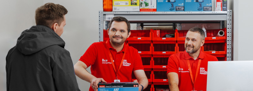 В 2009 году открыли первый магазин в Москве