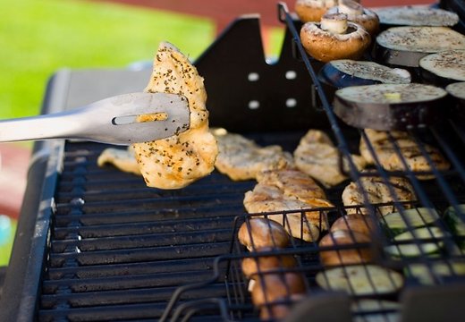 Приготовление мяса на барбекю