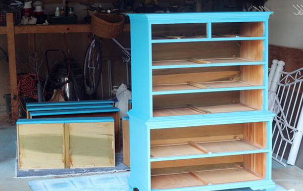 1687_Set_up_furniture